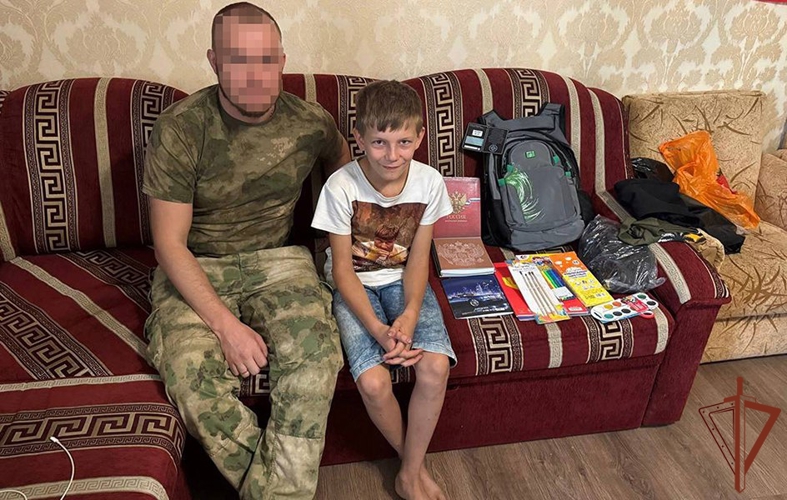 Росгвардейцы помогли подготовиться к школе детям в Запорожской и Херсонской областях (видео)