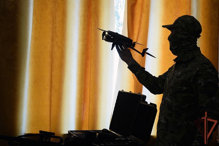Сотрудники и военнослужащие Росгвардии провели для детей акцию «Каникулы с Росгвардией» в Запорожской и Херсонской областях 
