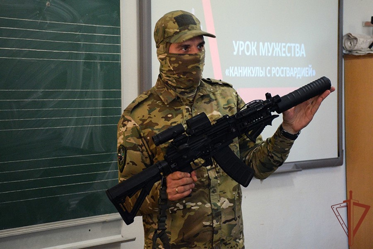 Сотрудники и военнослужащие Росгвардии провели для детей акцию «Каникулы с Росгвардией» в Запорожской и Херсонской областях