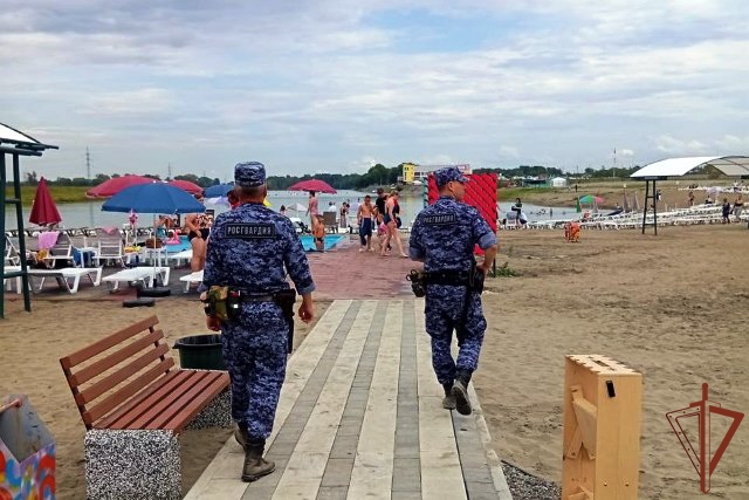 В городах Сибири росгвардейцы обеспечили общественную безопасность на массовых мероприятиях 