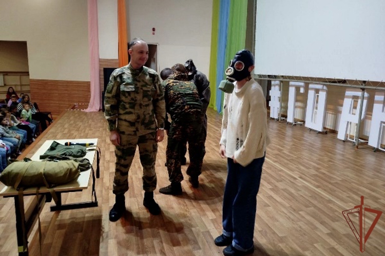 Патриотические мероприятия проходят в регионах Сибири в рамках акции «Каникулы с Росгвардией» 