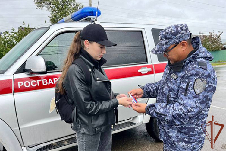 В Восточном округе Росгвардии прошли мероприятия, приуроченные ко Дню Государственного флага России