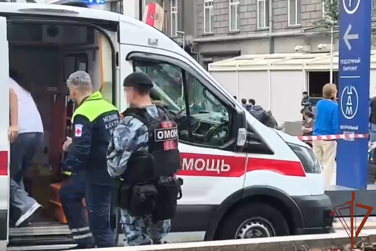 Росгвардейцы оказали содействие спецслужбам в обеспечении безопасности граждан в результате происшествия в ЦДМ (видео)