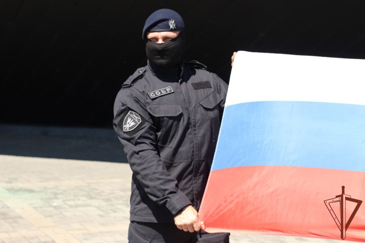 Сотрудники Росгвардии приняли участие в патриотической акции в ДНР (видео)