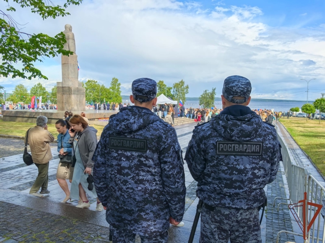 В Северо-Западном округе Росгвардии прошли мероприятия ко Дню Государственного флага