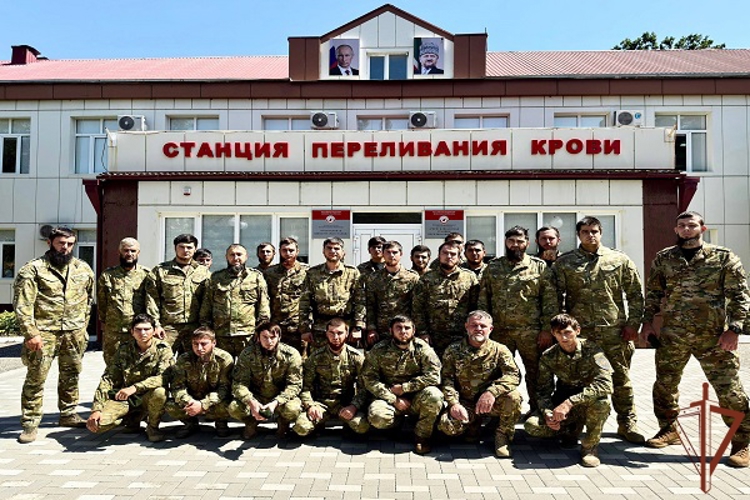 В рамках акции «От сердца к сердцу» росгвардейцы из Грозного сдали донорскую кровь