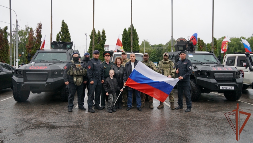 В регионах центральной России росгвардейцы приняли участие в мероприятиях ко Дню Государственного флага