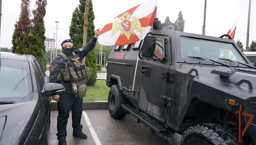 В регионах центральной России росгвардейцы приняли участие в мероприятиях ко Дню Государственного флага