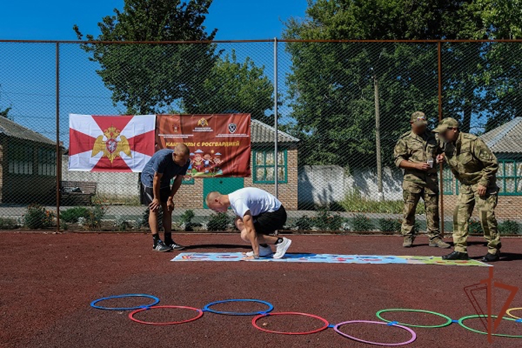 В Луганске продолжается ведомственная акция «Каникулы с Росгвардией»