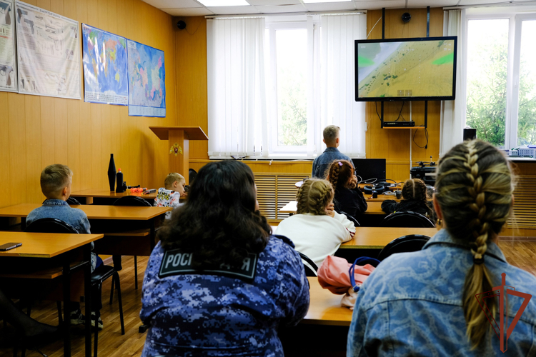 День открытых дверей для детей росгвардейцев прошел в  управлении тероргана в Йошкар-Оле