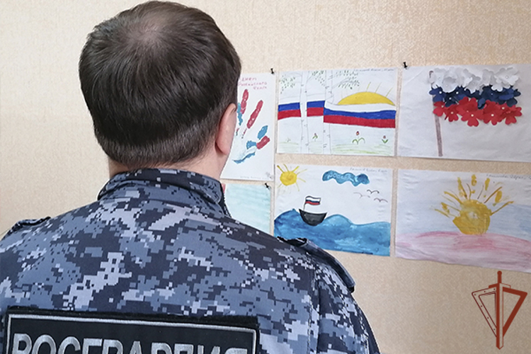 В Восточном округе Росгвардии прошли мероприятия, приуроченные ко Дню Государственного флага России