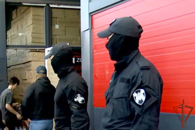 При содействии спецназа Росгвардии прошел миграционный рейд в Оренбурге