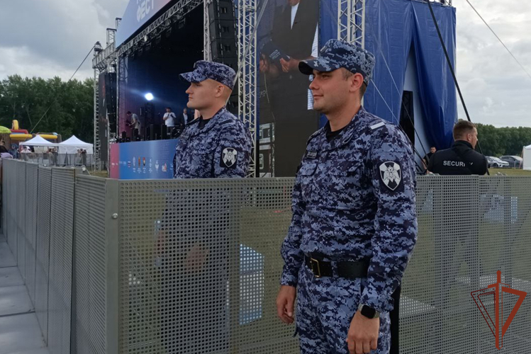  Охрану общественного порядка обеспечила Росгвардия на массовых мероприятиях в Сибири