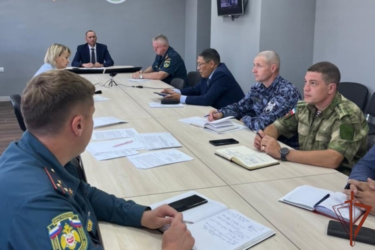Росгвардия в регионах Сибири участвует в проверке готовности объектов образования к новому учебному году