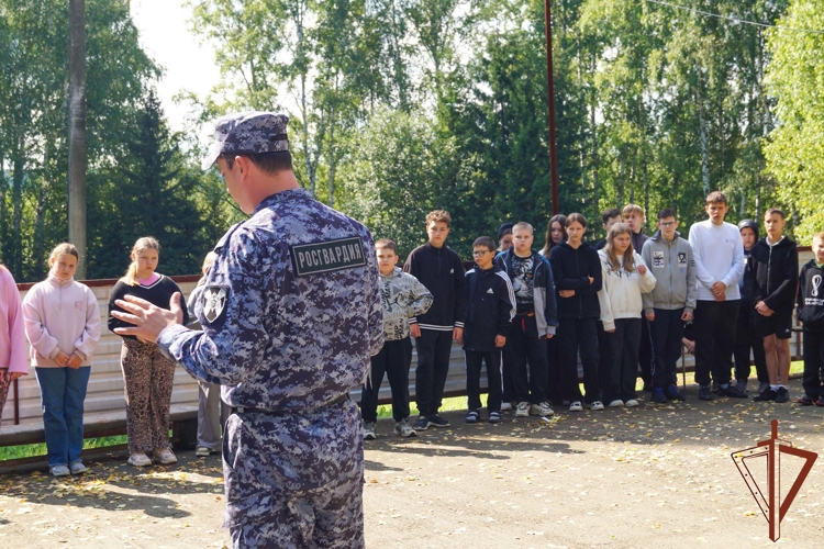 В рамках акции «Каникулы с Росгвардией» юных сибиряков продолжают знакомить с особенностями службы в подразделениях ведомства