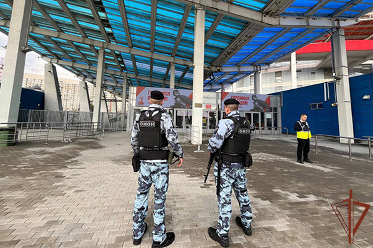 Росгвардейцы обеспечили безопасность хоккейных матчей в Москве