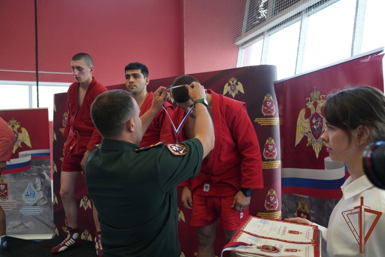 Чемпионат Центрального округа Росгвардии по самбо и боевому самбо завершился в Москве  (видео)
