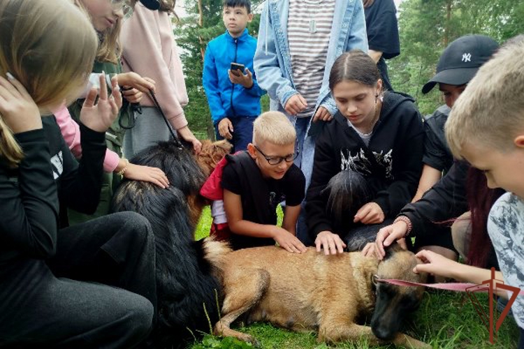 Патриотические мероприятия проходят в регионах Сибири в рамках акции «Каникулы с Росгвардией» 