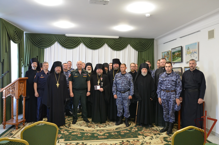 В Ленинградской области настоятелю Староладожского Никольского мужского монастыря вручена медаль Росгвардии «За содействие»