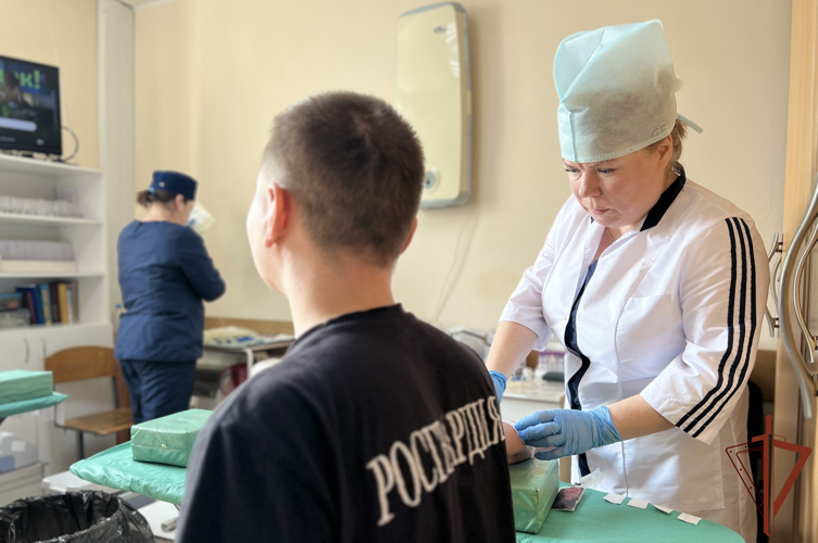 В Калининграде военнослужащие специального моторизованного полка Росгвардии приняли участие в донорской акции     