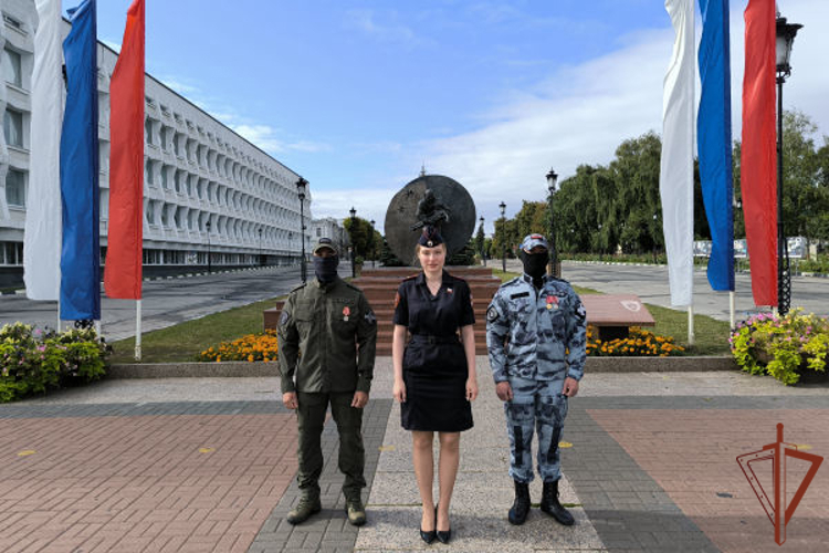 В регионах Приволжья росгвардейцы приняли участие в мероприятиях ко Дню Государственного флага