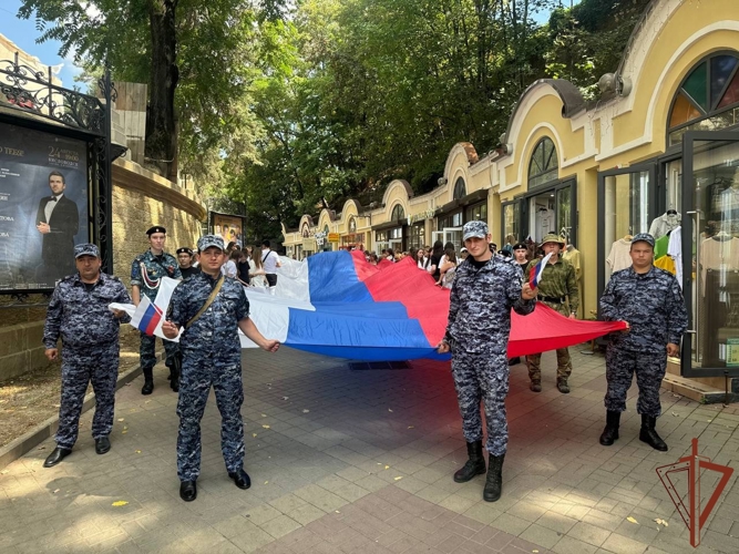 На Северном Кавказе прошли мероприятия ко Дню Государственного флага России с участием росгвардейцев