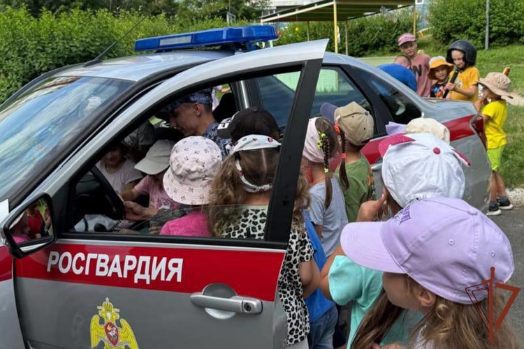 Акция «Каникулы с Росгвардией» продолжается в Сибирском федеральном округе 