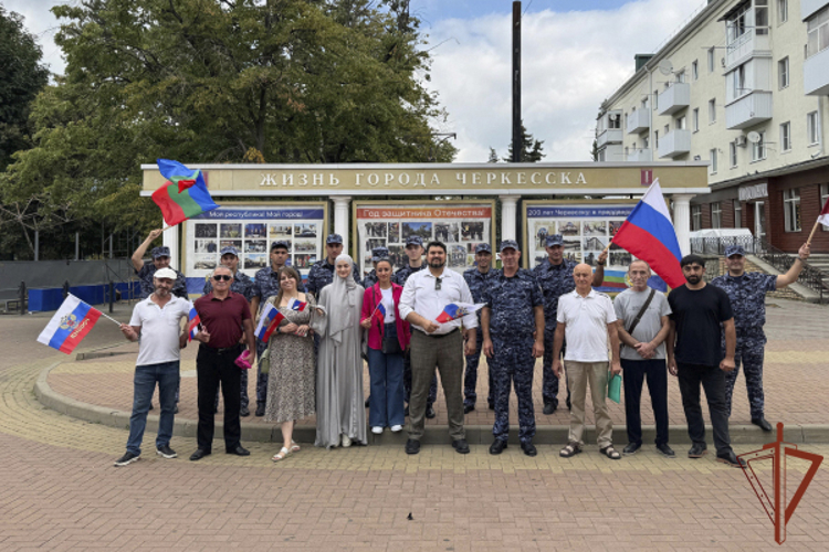 На Северном Кавказе прошли мероприятия ко Дню Государственного флага России с участием росгвардейцев