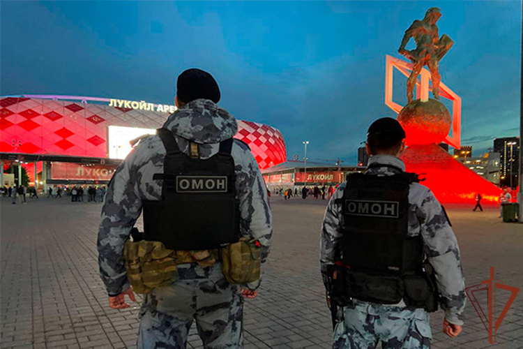Охрану общественного порядка на футбольном матче в Москве обеспечили росгвардейцы