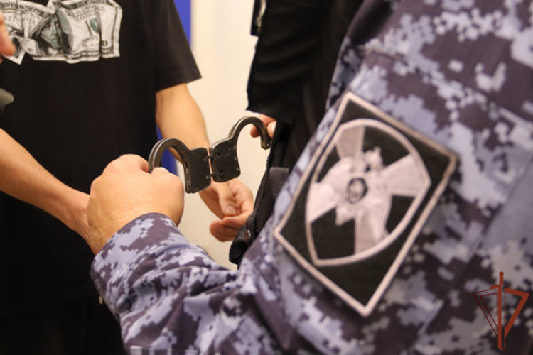 В Тольятти сотрудники Росгвардии задержали подозреваемого в попытке ограбить ломбард