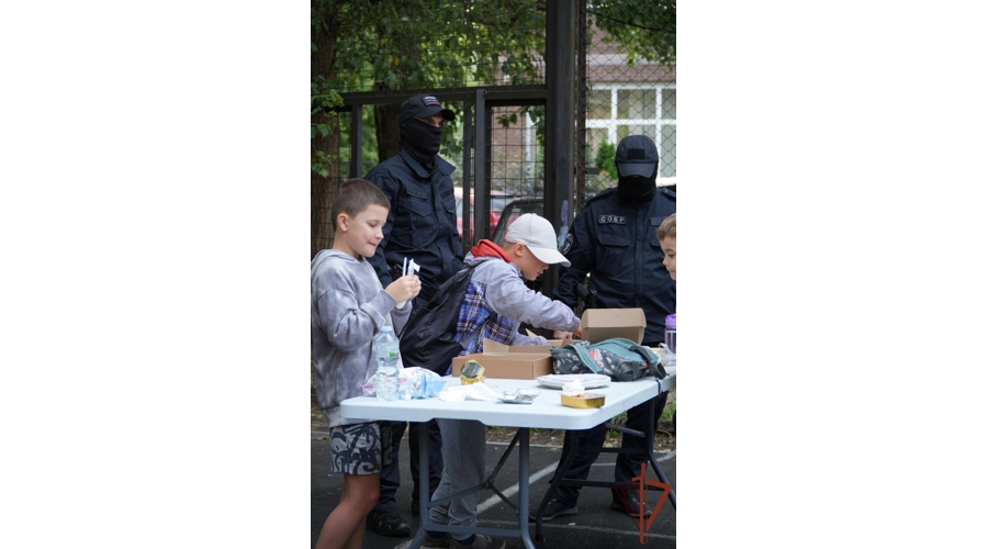 В рамках акции «Каникулы с Росгвардией» столичные спецназовцы провели занятие с детьми в Долгопрудном