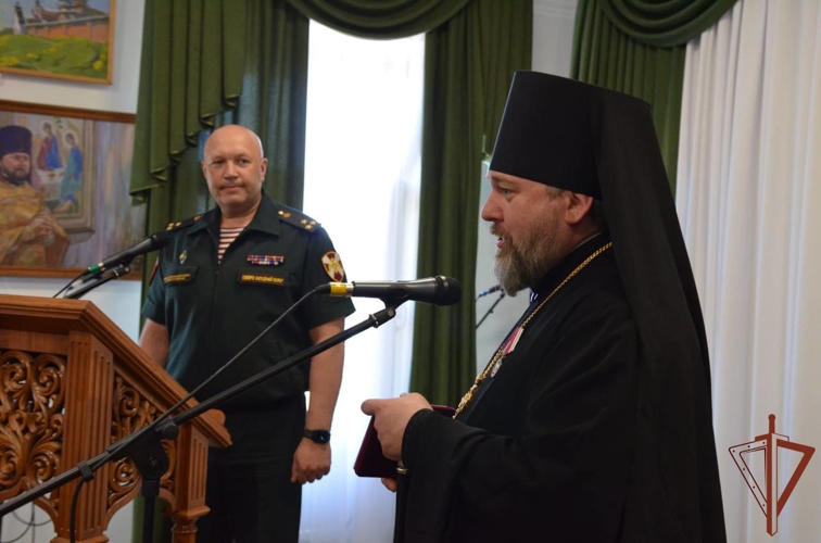 В Ленинградской области настоятелю Староладожского Никольского мужского монастыря вручена медаль Росгвардии «За содействие»