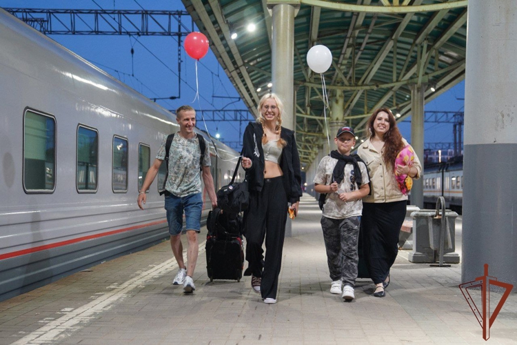 В Москве детей росгвардейцев встретили из летнего лагеря (видео)