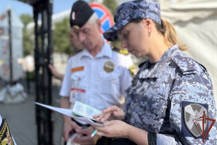 В Ярославле сотрудники Росгвардии обеспечили правопорядок во время проведения «Парада чемпионов» 
