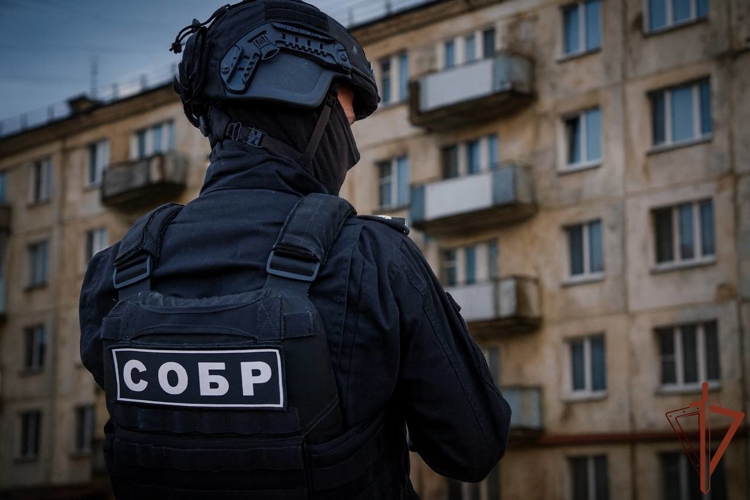 В Армавире при силовой поддержке Росгвардии задержаны пятеро подозреваемых в вымогательстве