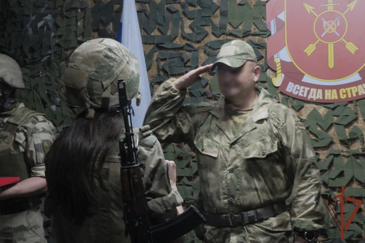 Росгвардейцам вручили награды в зоне СВО (видео)