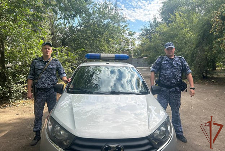 Росгвардейцы оказали помощь водителю, потерявшему сознание за рулем в Ростове-на-Дону
