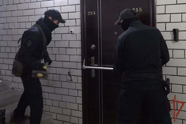 В Татарстане при содействии спецназа Росгвардии задержаны подозреваемые в незаконной банковской деятельности