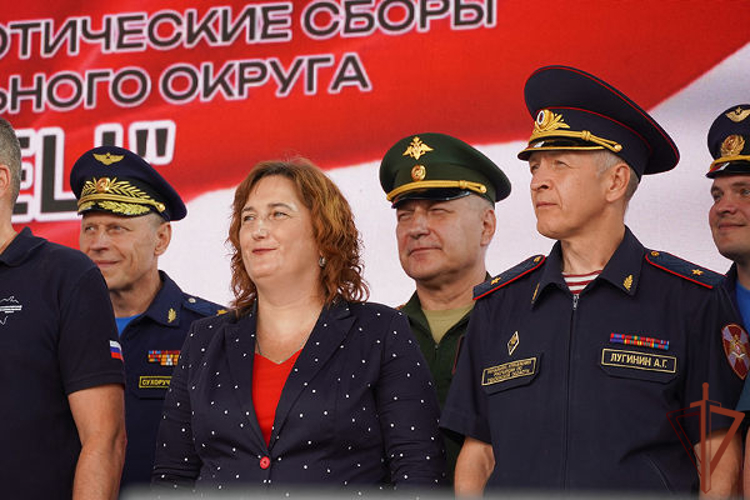 Герои России Александр Белоглазов и Никита Палазник приняли участие в открытии юнармейских сборов «Гвардеец» в Пензе