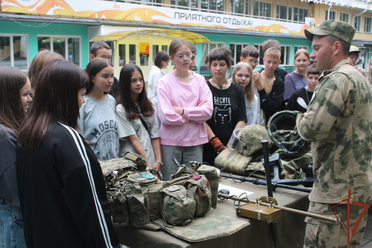 Патриотические мероприятия проходят в регионах Сибири в рамках акции «Каникулы с Росгвардией» 