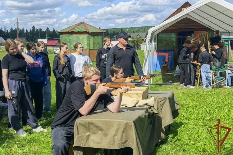Патриотические мероприятия проходят в регионах Сибири в рамках акции «Каникулы с Росгвардией» 