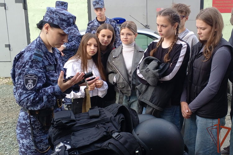 Патриотические и профориентационные мероприятия проводит Росгвардия для юных уральцев
