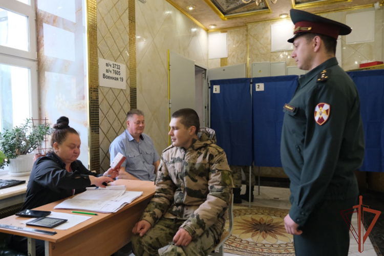 Росгвардия обеспечила безопасность Единого дня голосования на Урале