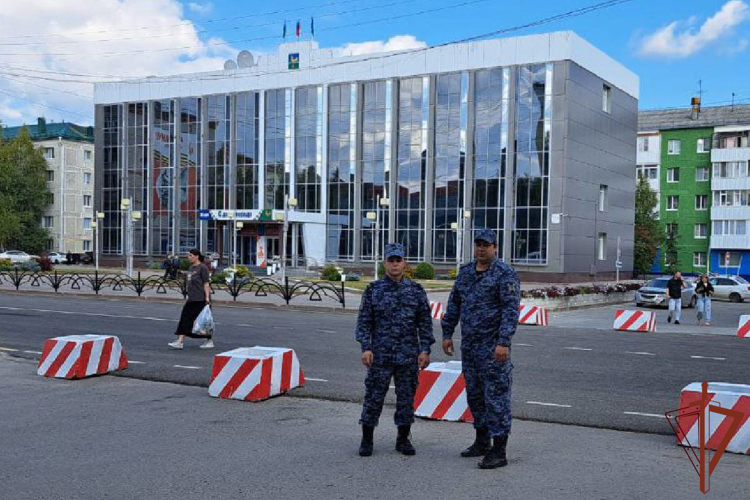 Безопасность праздничных и спортивных мероприятий в регионах Урала  обеспечили росгвардейцы