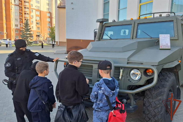 Патриотические и профориентационные мероприятия проводит Росгвардия для юных уральцев