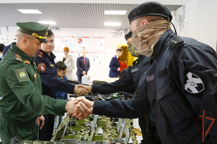 Патриотические и профориентационные мероприятия проводит Росгвардия для юных уральцев