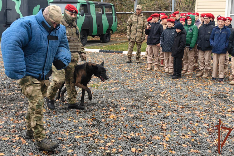 Военнослужащие спецназа Уральского округа Росгвардии отметили свой профессиональный праздник