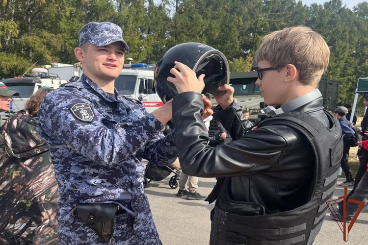 Патриотические и профориентационные мероприятия проводит Росгвардия для юных уральцев