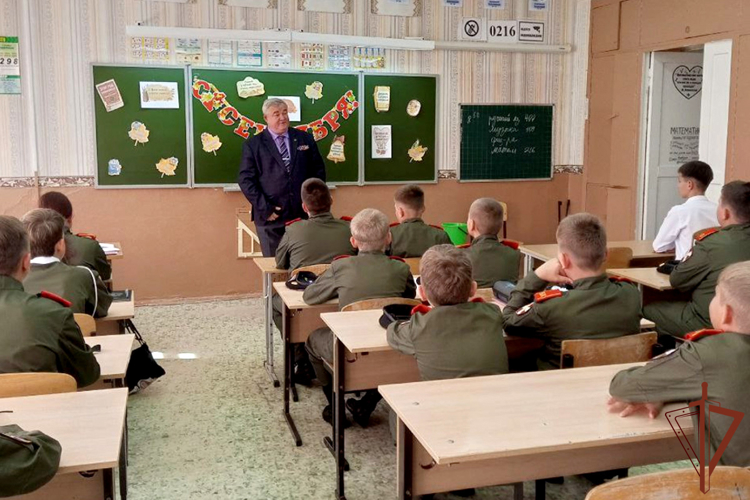 На Урале росгвардейцы и сотрудники военной контрразведки приняли участие в торжественных мероприятиях, посвященных Дню знаний
