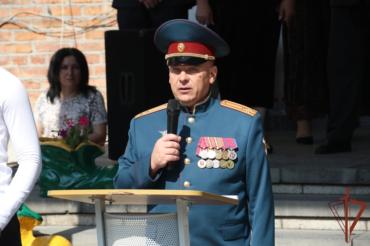 Мемориальная доска и «Парта Героя» памяти Героя России Марата Тибилова открыты в одной из школ Владикавказа